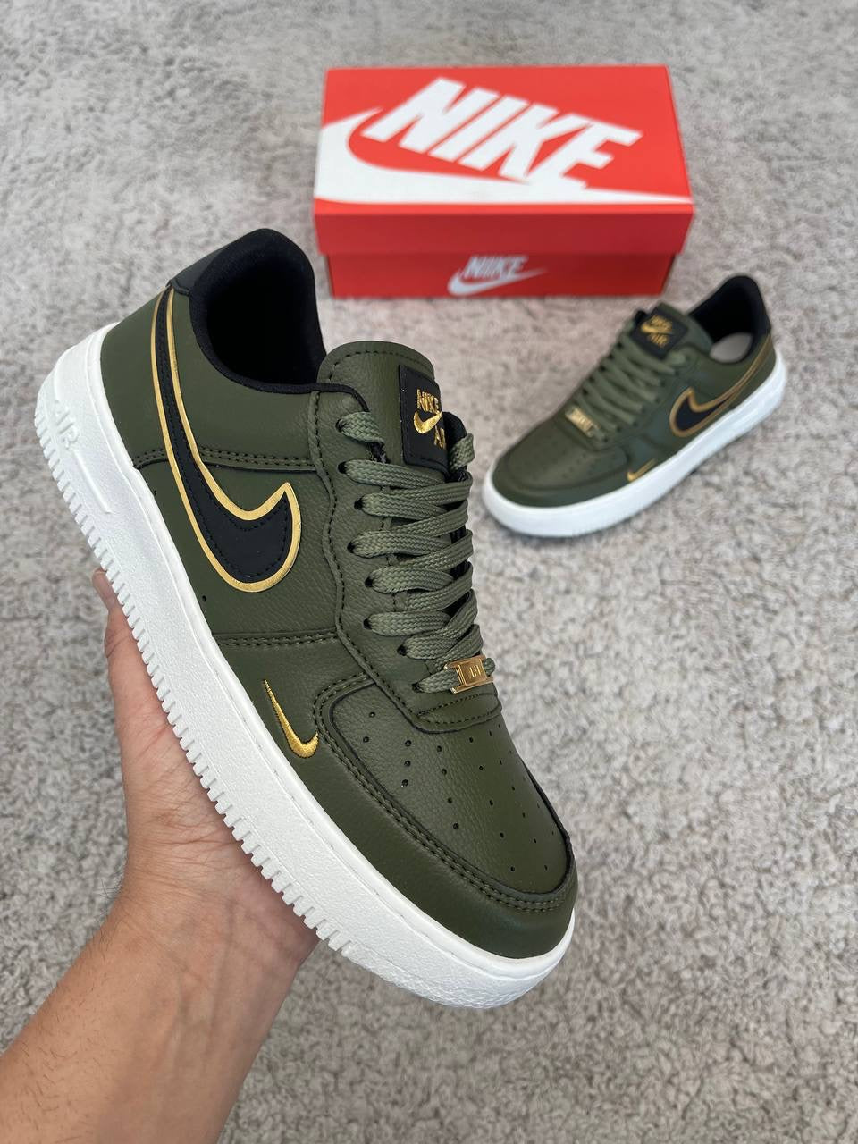 Zapatillas Nike Air Force 1 - Verde con Negro y Dorado