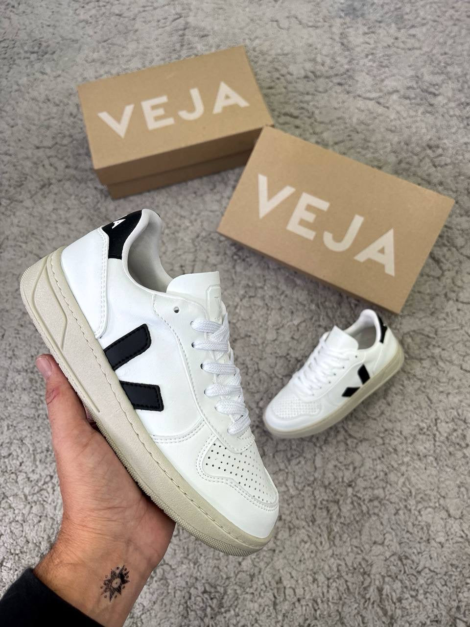 Zapatillas Veja - Blanco con Negro