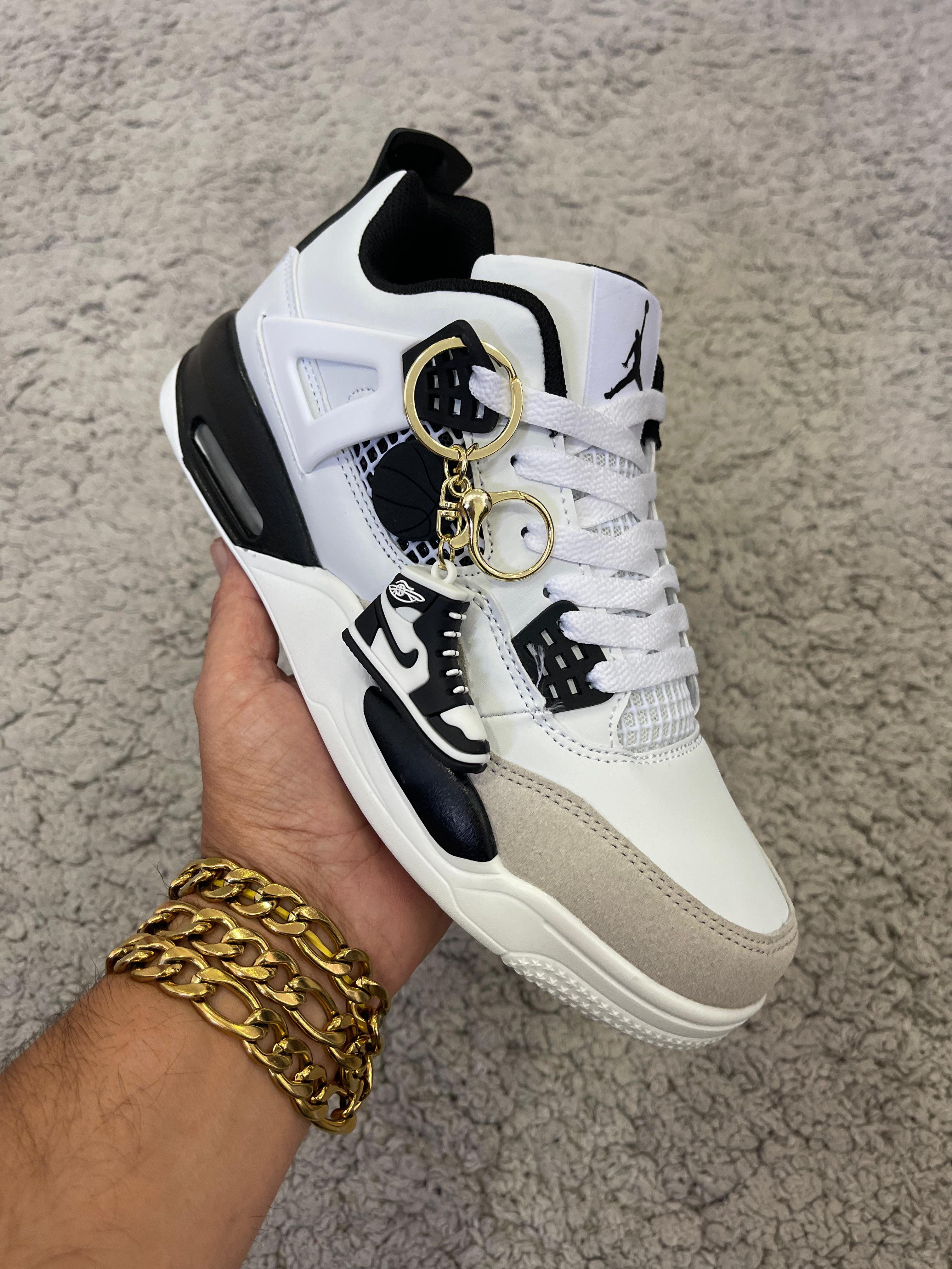Zapatillas Nike Air Jordan 4 - Blanco con Negro y Beige