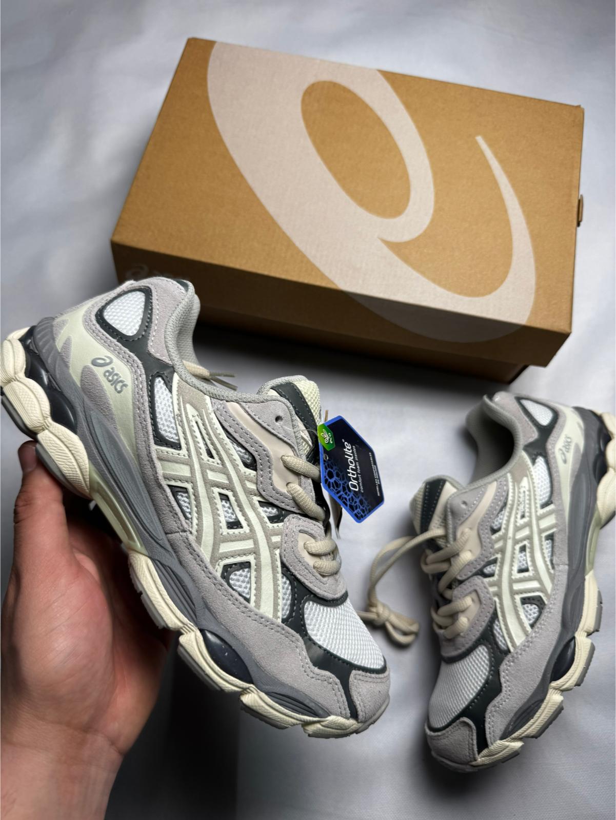 Asics - Beige con Gris