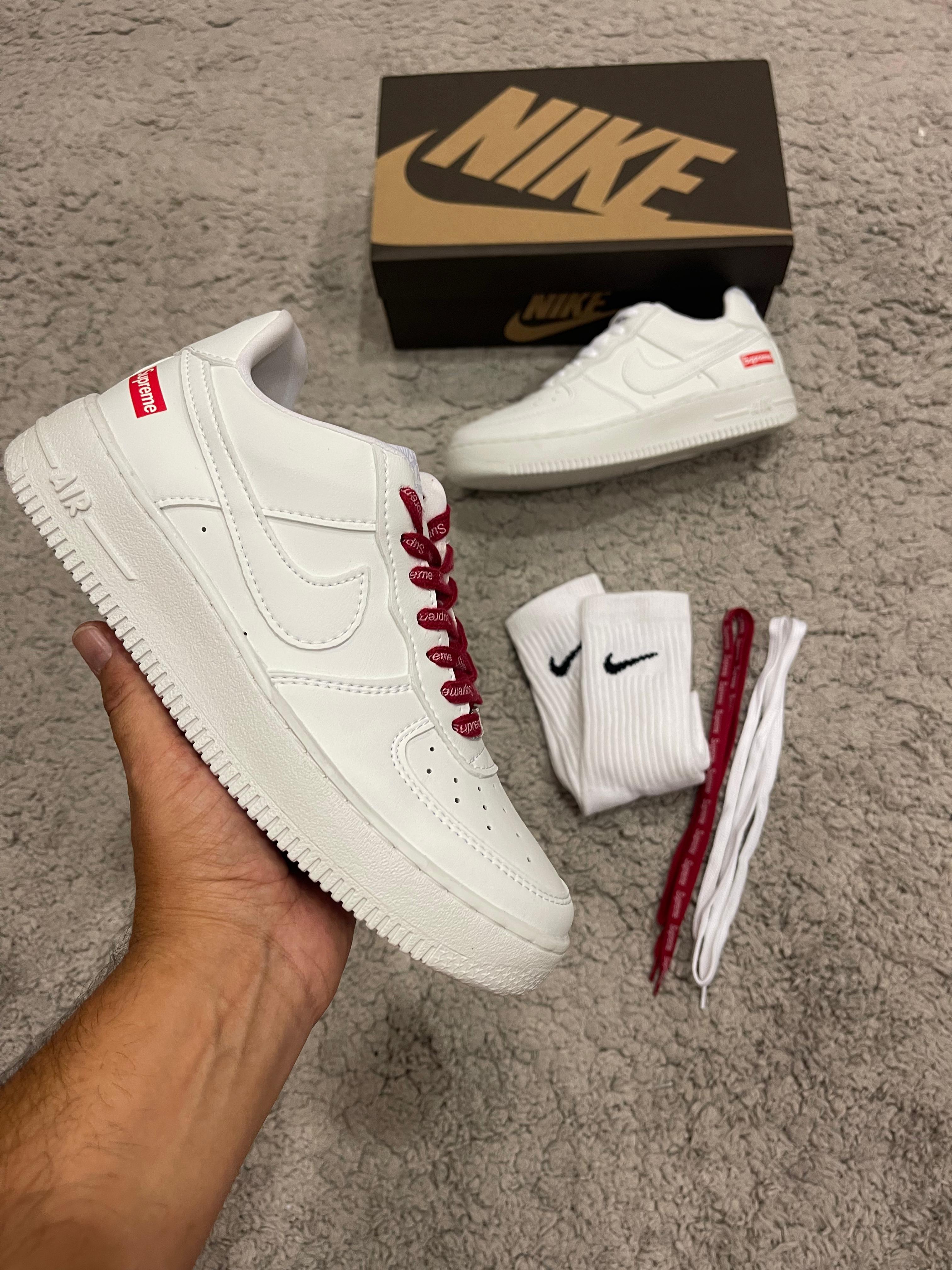 Zapatillas Nike Air Force 1 Low Supreme - Blanco