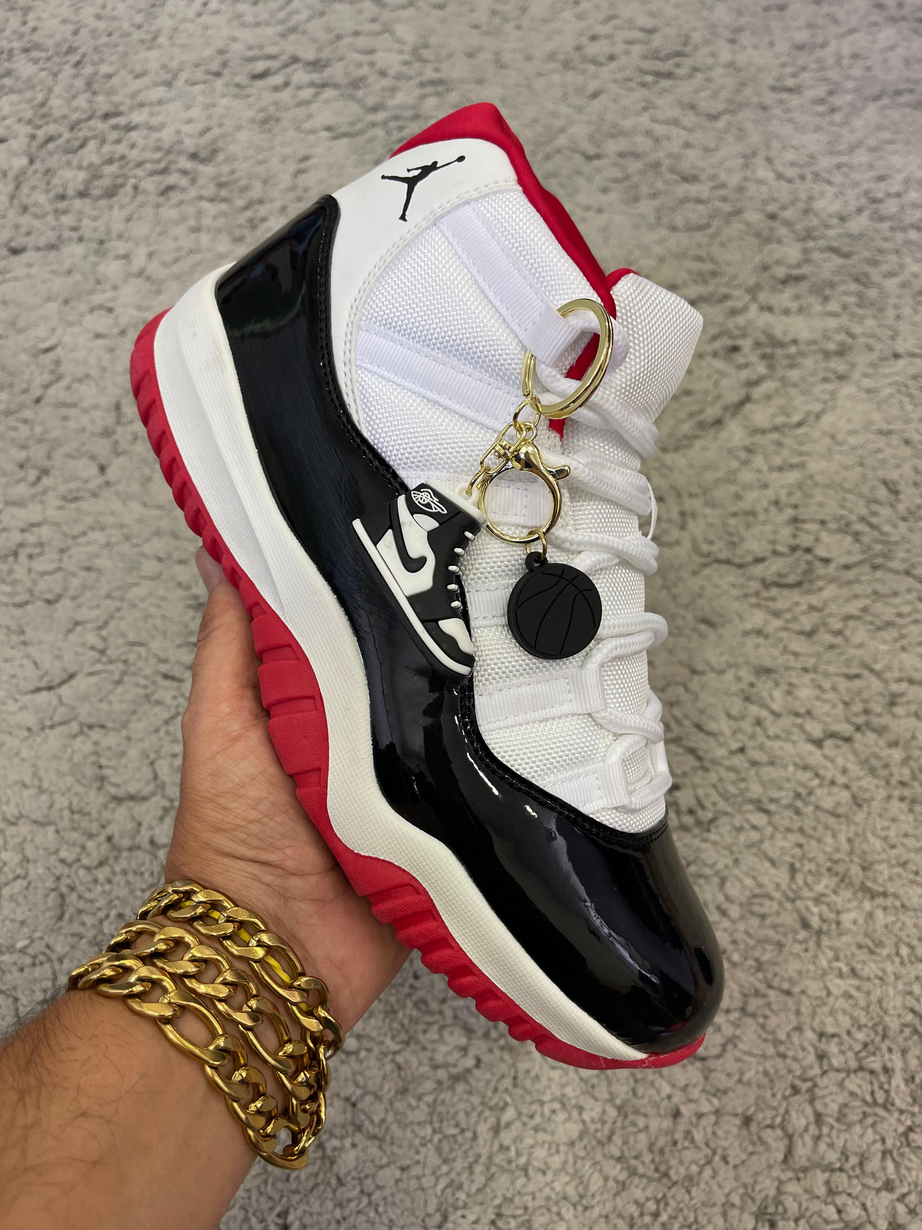 Zapatillas Nike Air Jordan  - Blanco con Negro y Rojo