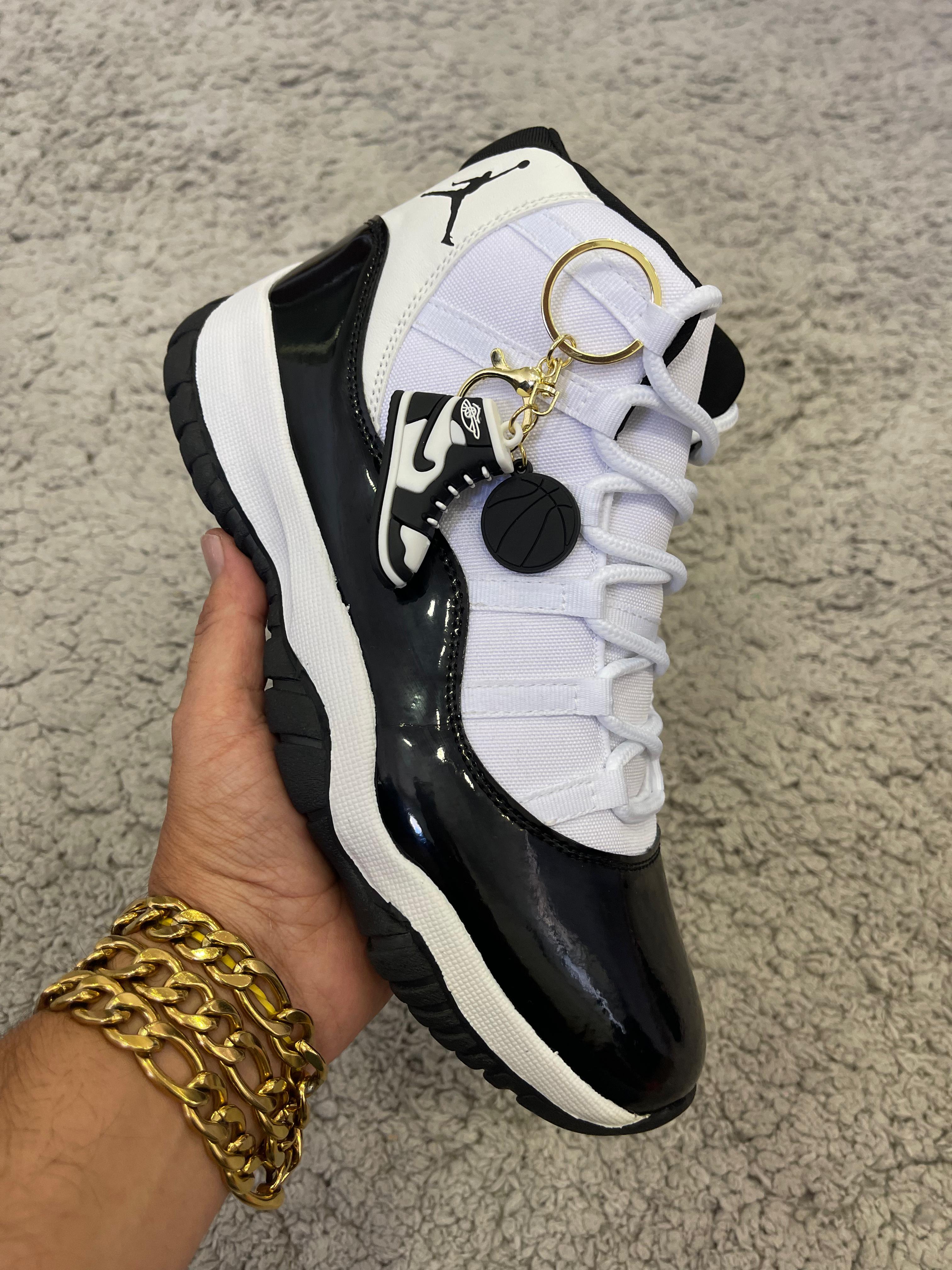 Zapatillas Nike Air Jordan 11 - Blanco con Negro