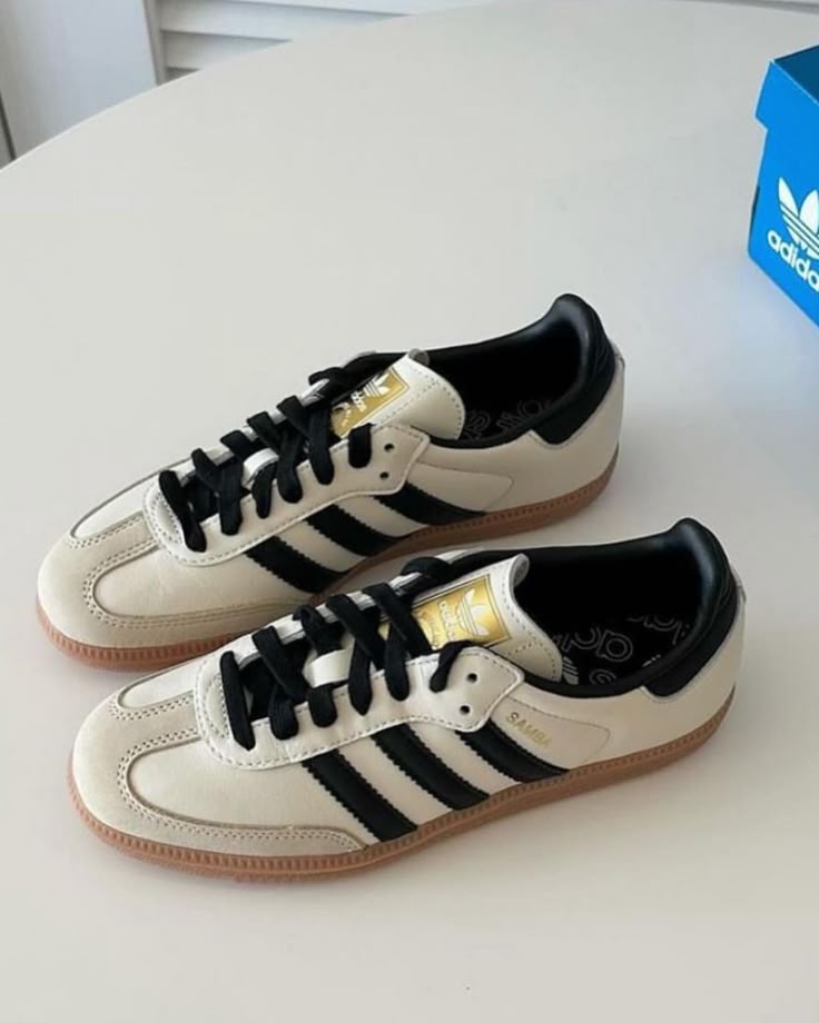 Zapatillas Adidas Samba  - Beige con Negro y Marrón