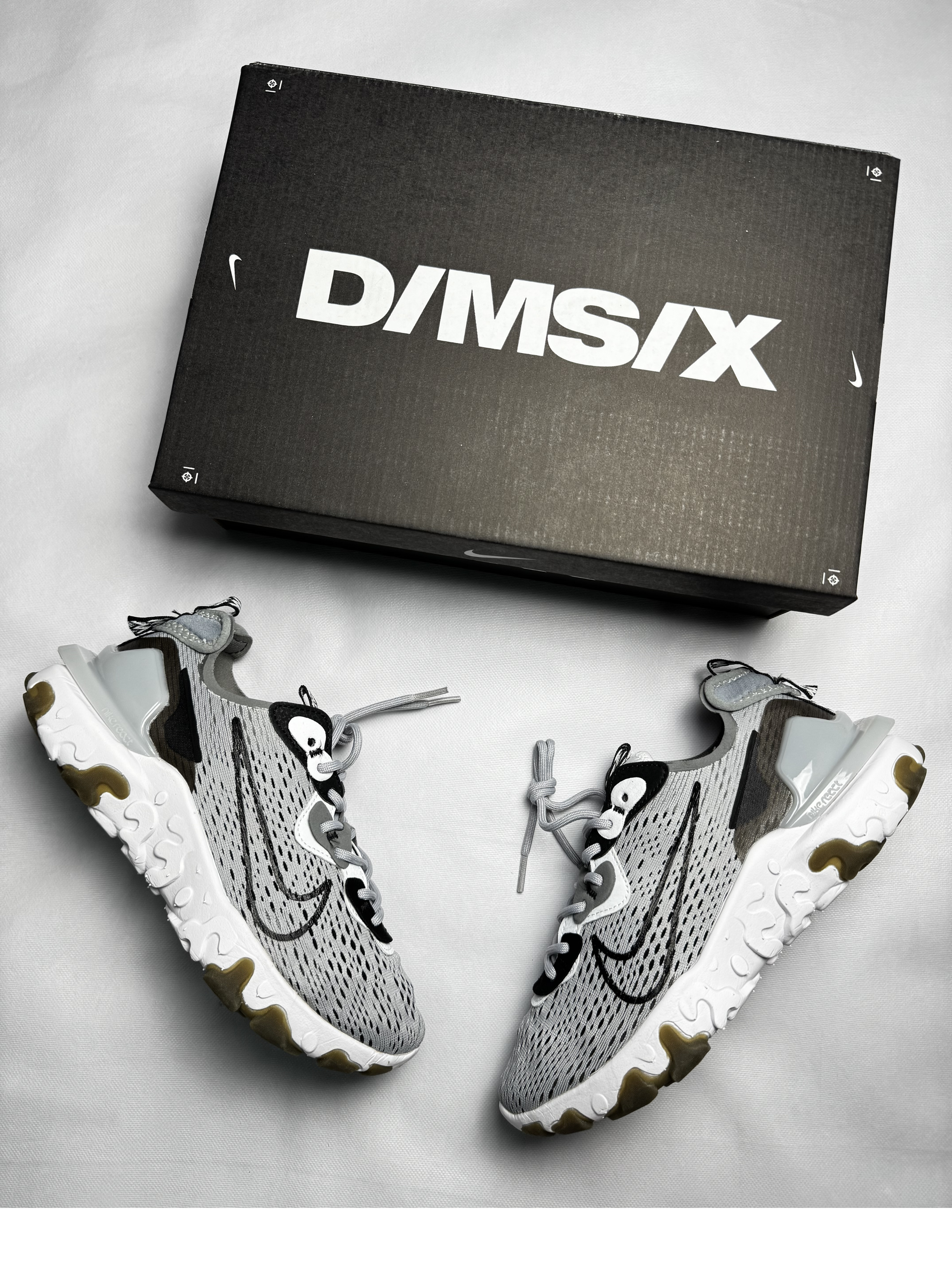 Nike React Vision D/MS/X - Negro con Gris