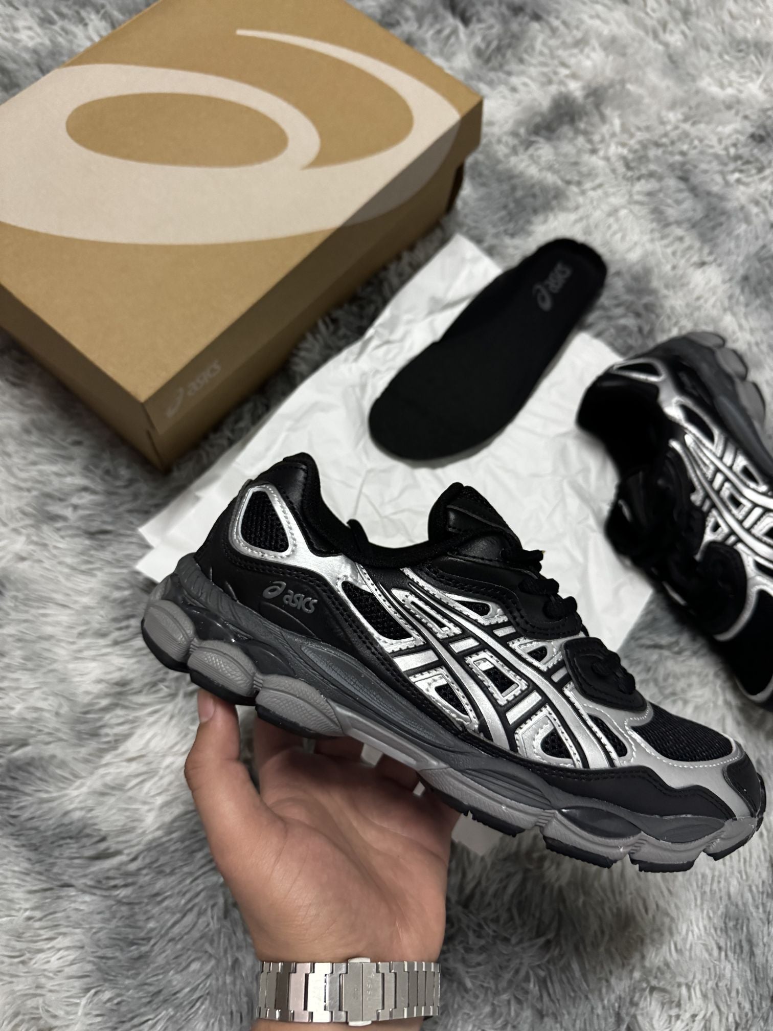 Asics - Negro con Gris