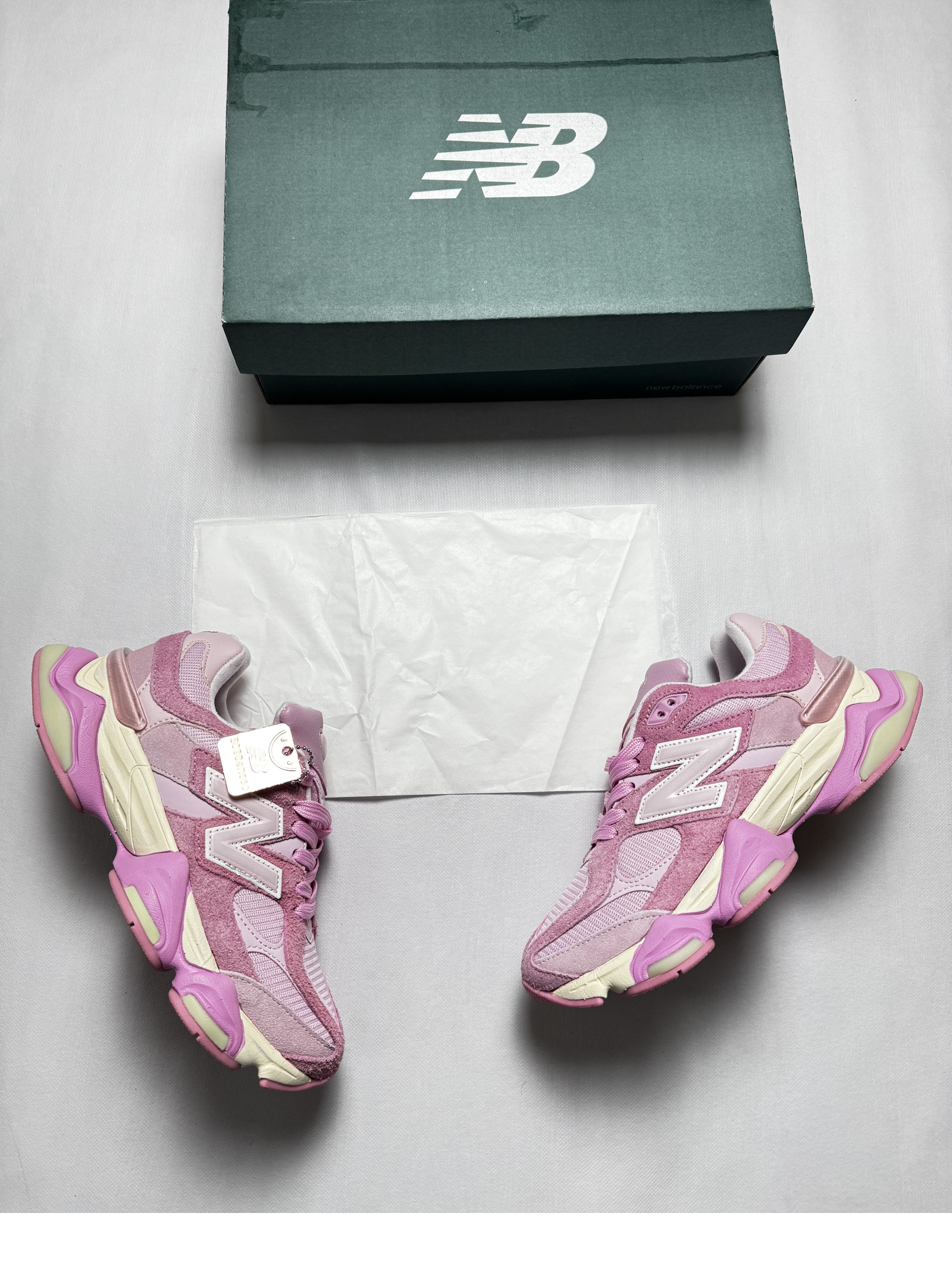 New Balance 9060  - Rosado
