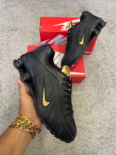 Zapatillas Nike Shox TL - Negro con Dorado