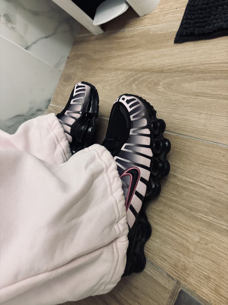 Zapatillas Nike Shox TL - Negro con Rosado