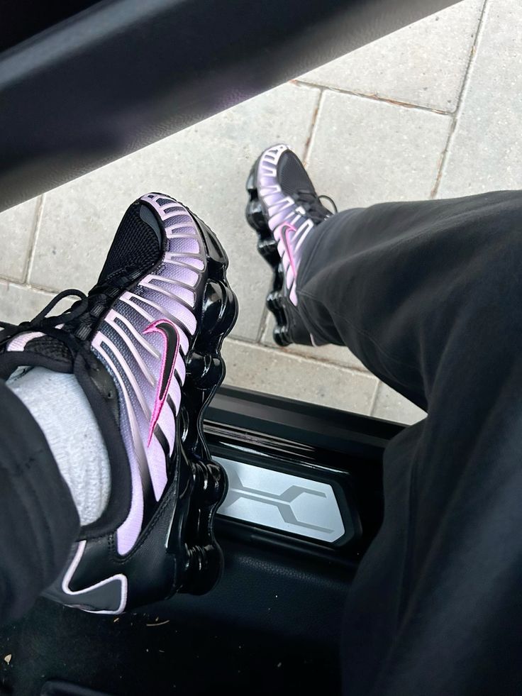 Zapatillas Nike Shox TL - Negro con Rosado