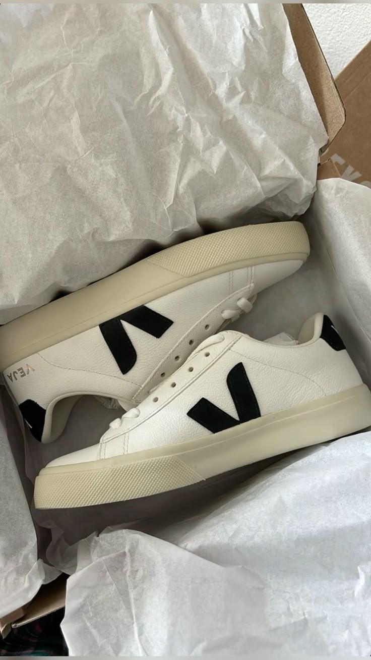 Zapatillas Veja - Blanco con Negro