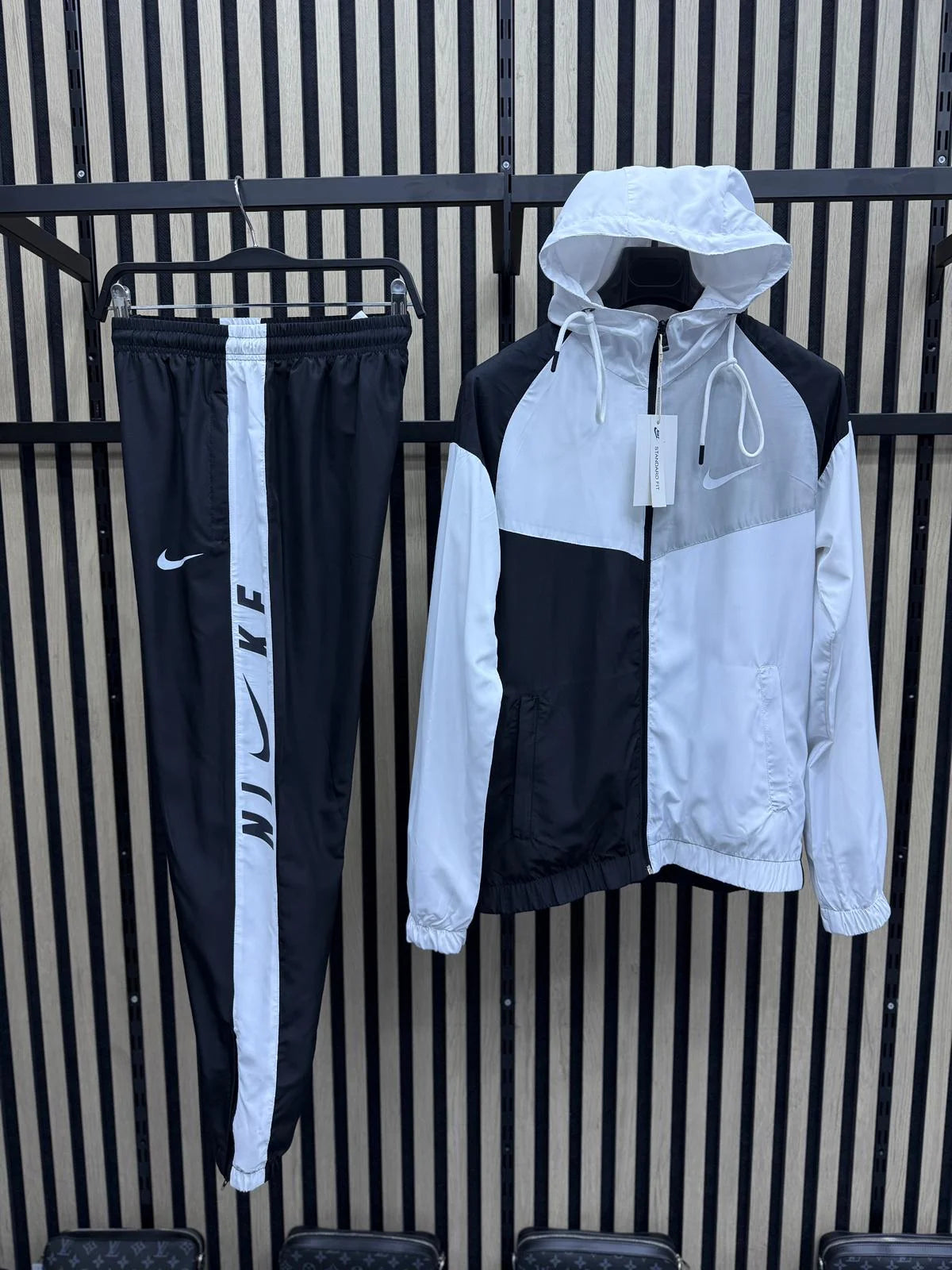 Chandal Nike - Blanco con Negro