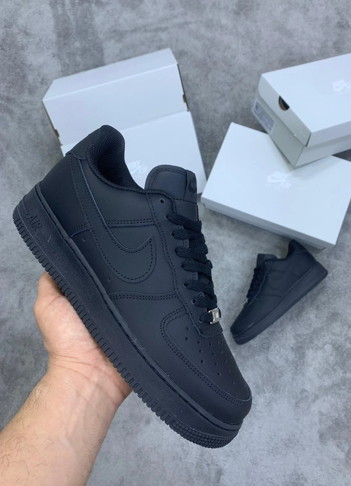 NIKE AIRFORCE ONE - Negras