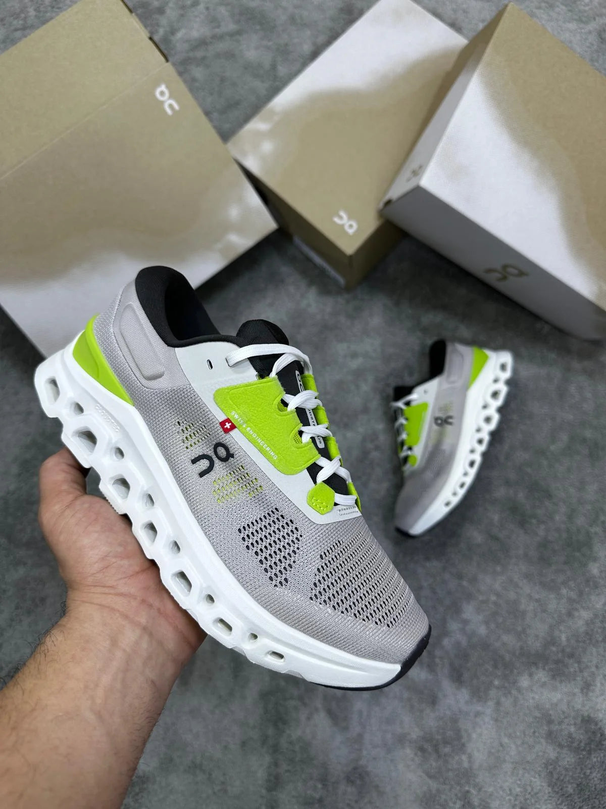 On Running Cloudmonster - Gris con Verde
