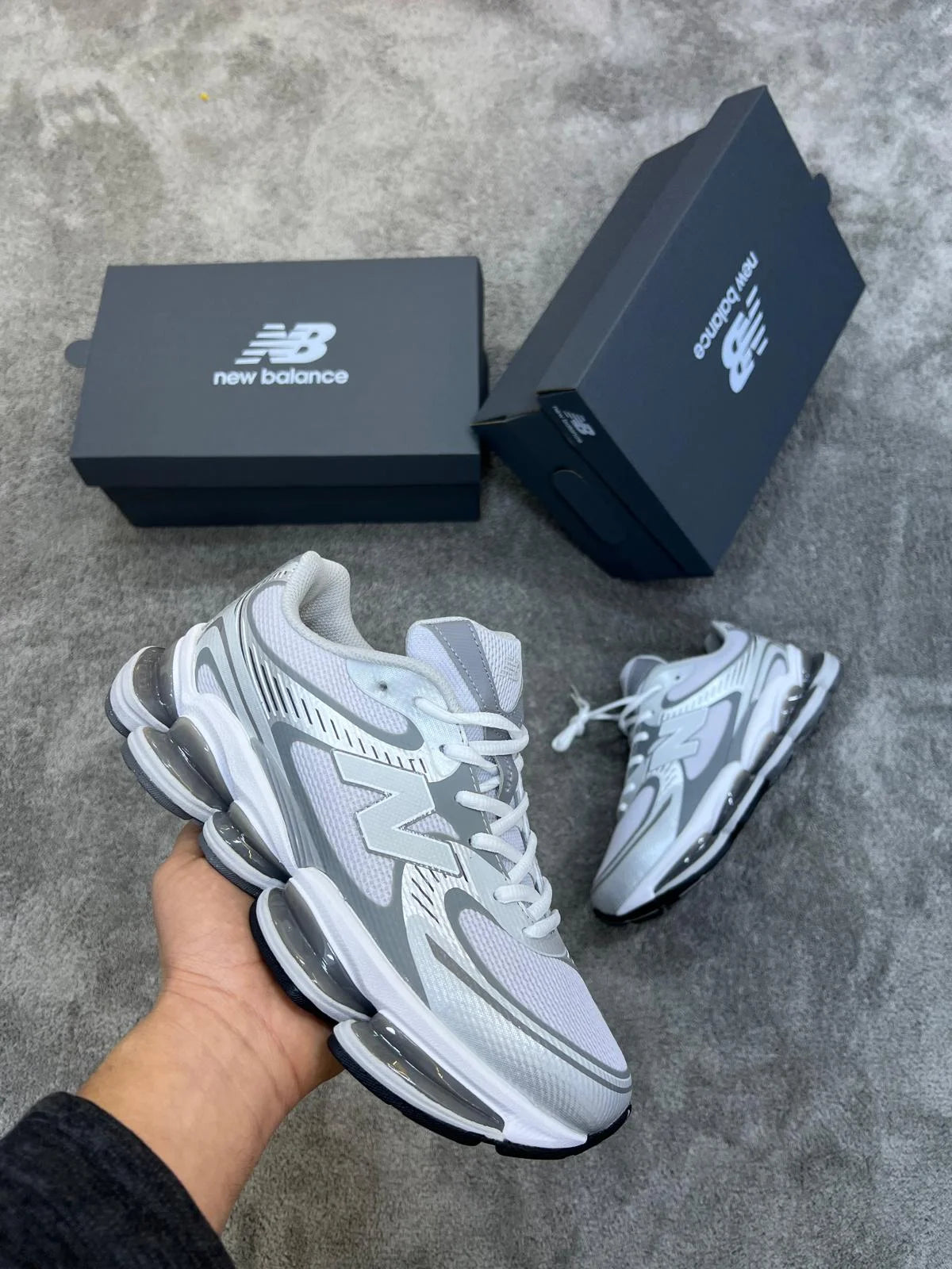 ZAPATILLAS NEW BALANCE 2000 - Gris