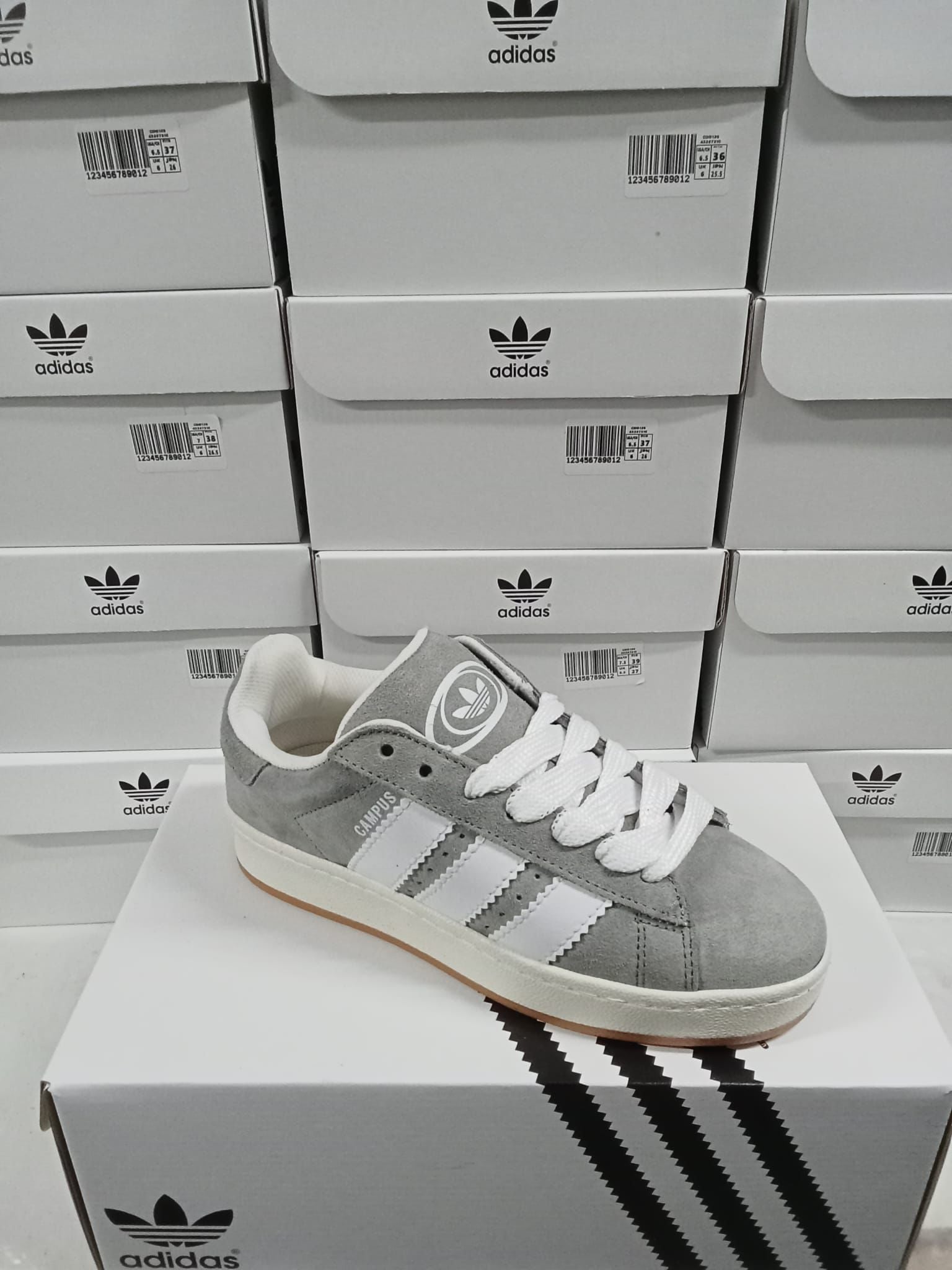 Zapatillas Adidas Campus - Gris con Blanco