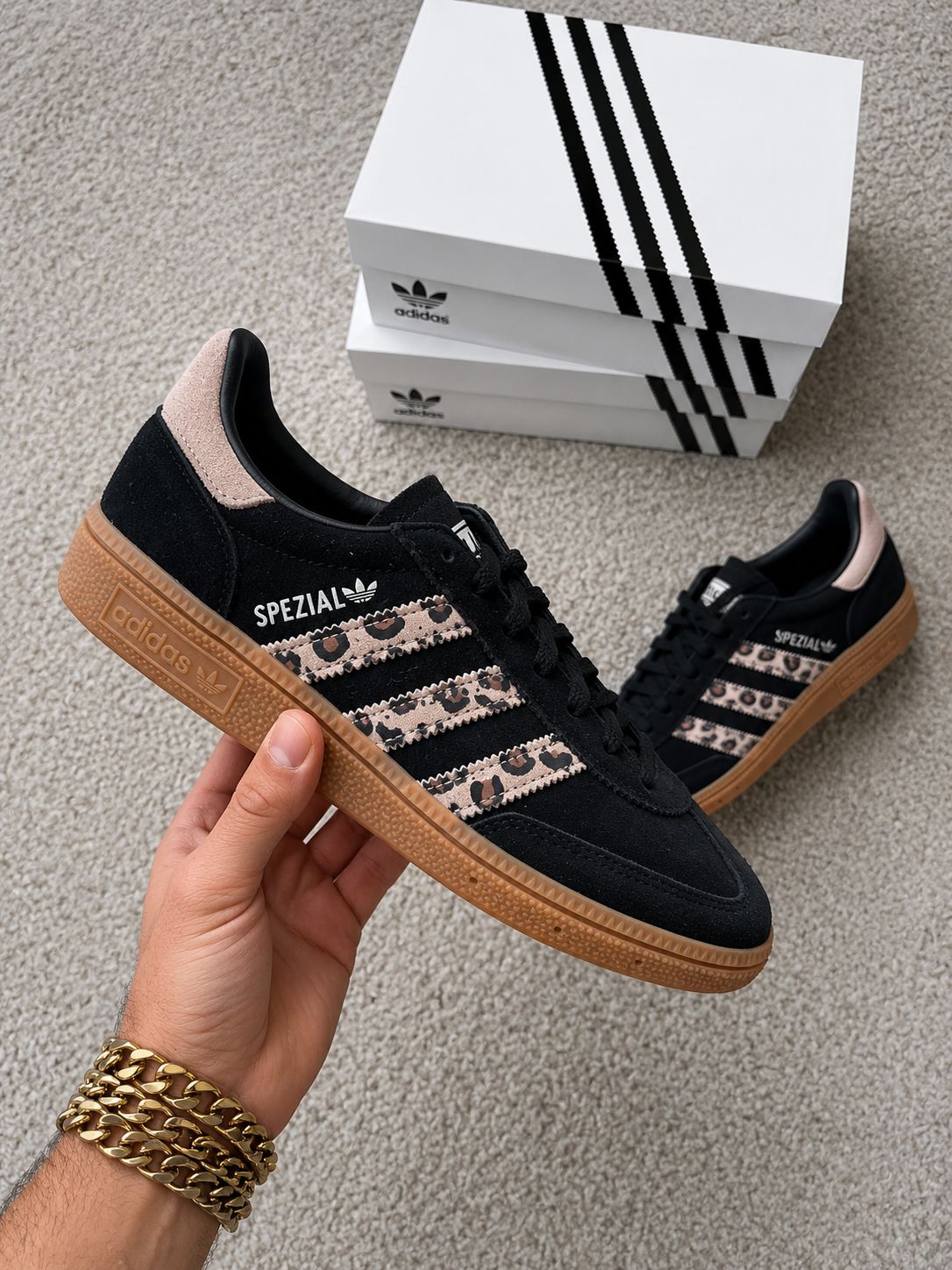 Zapatillas Adidas Spezial - Negro con Animal Print
