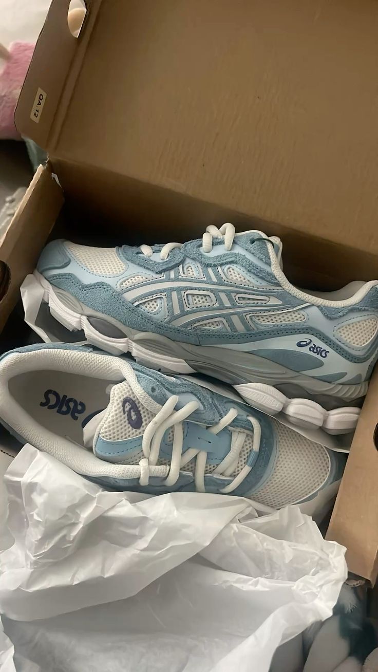 Asics - Blanco con Gris y Azul