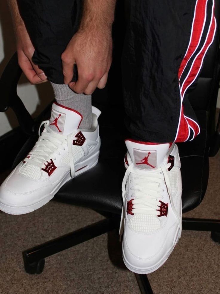 Zapatillas Nike Air Jordan 4 - Blanco con Rojo