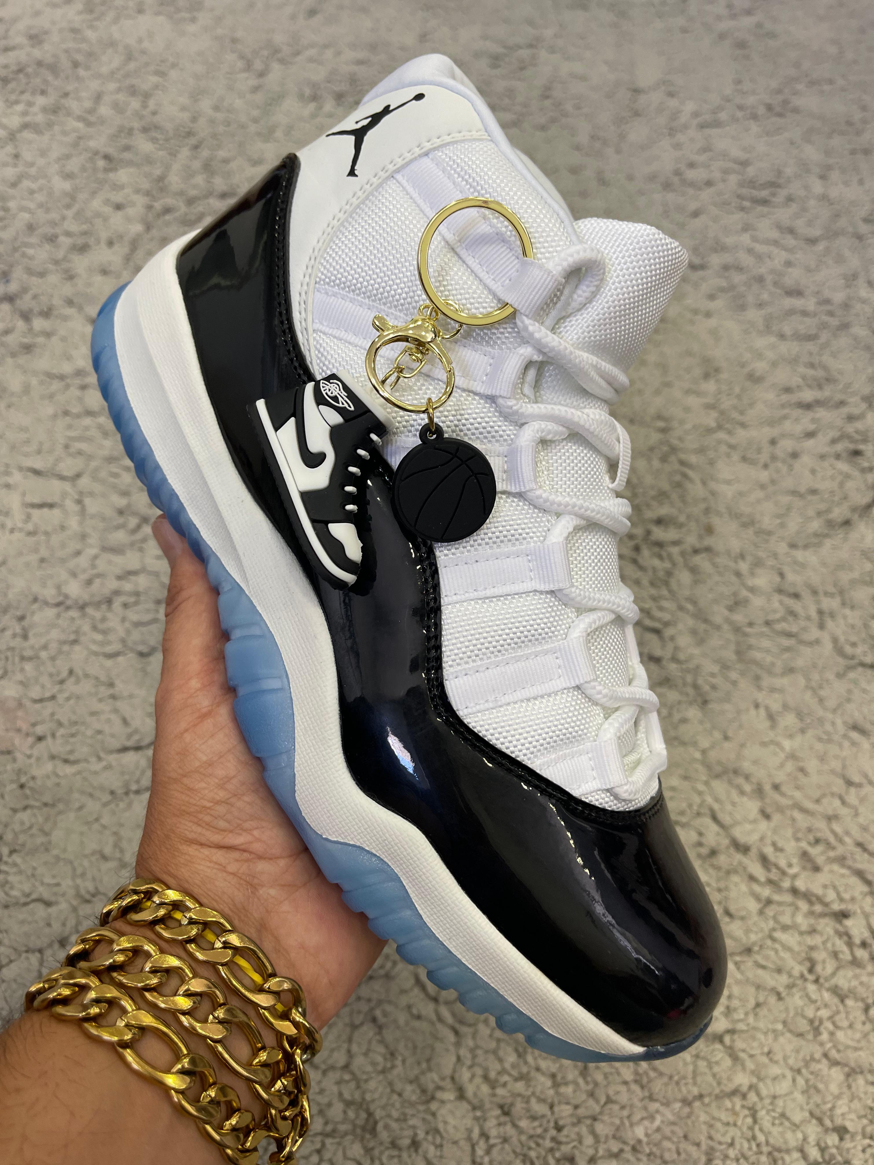 Zapatillas Nike Air Jordan 11 - Blanco con Negro