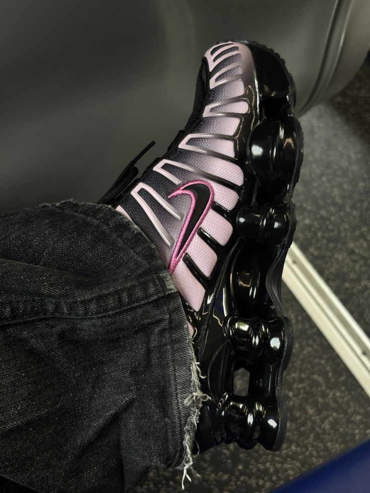 Zapatillas Nike Shox TL - Negro con Rosado